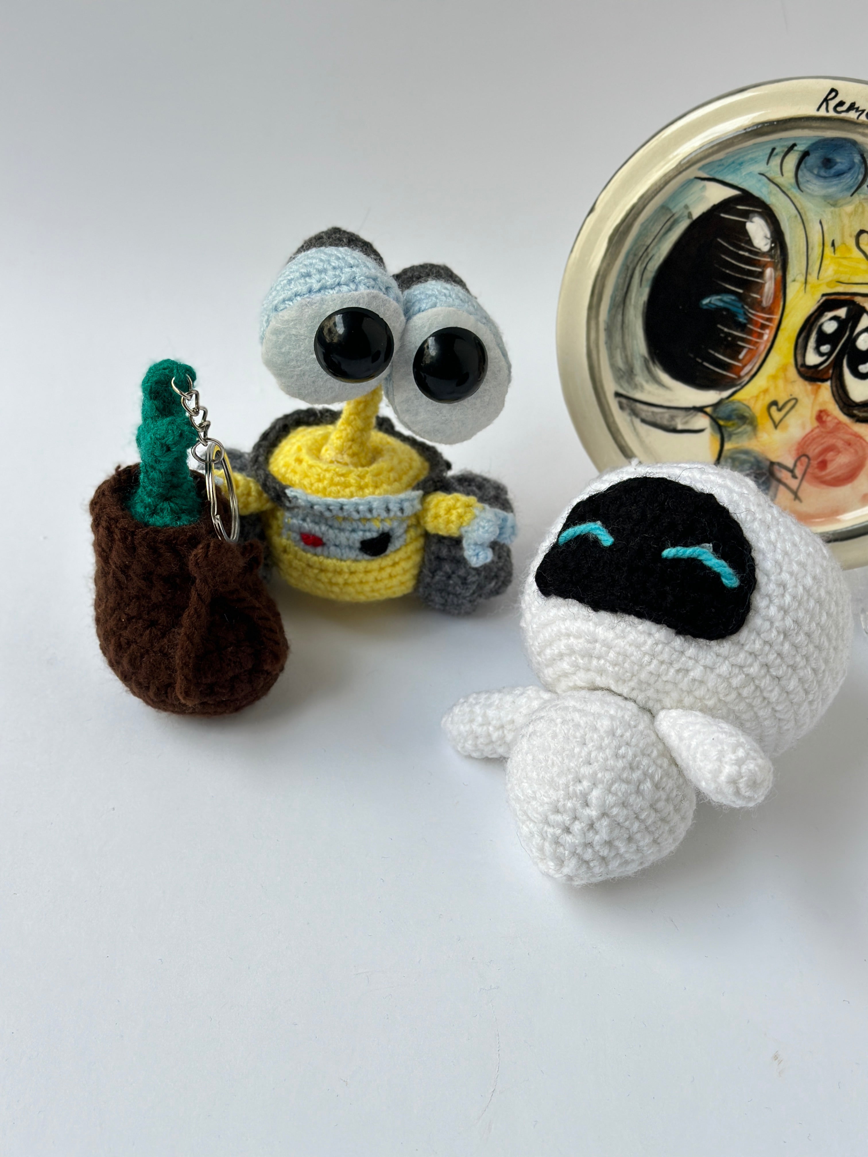 Handmade WALL-E figures ( 
It can be used both as a keychain and as a home décor item