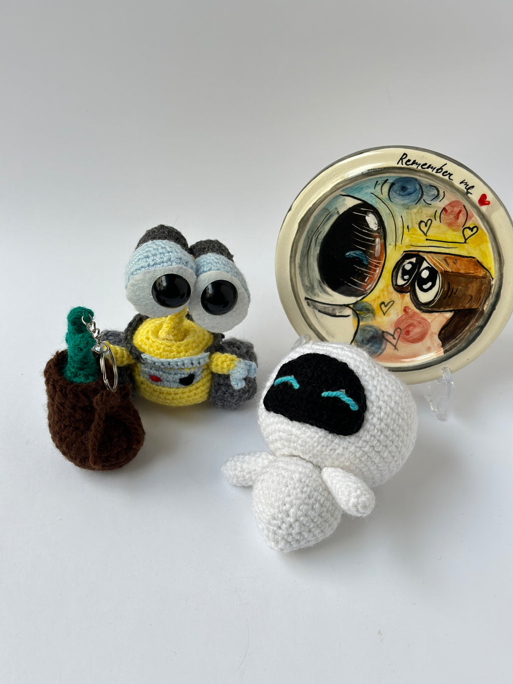 Handmade WALL-E figures ( 
It can be used both as a keychain and as a home décor item
