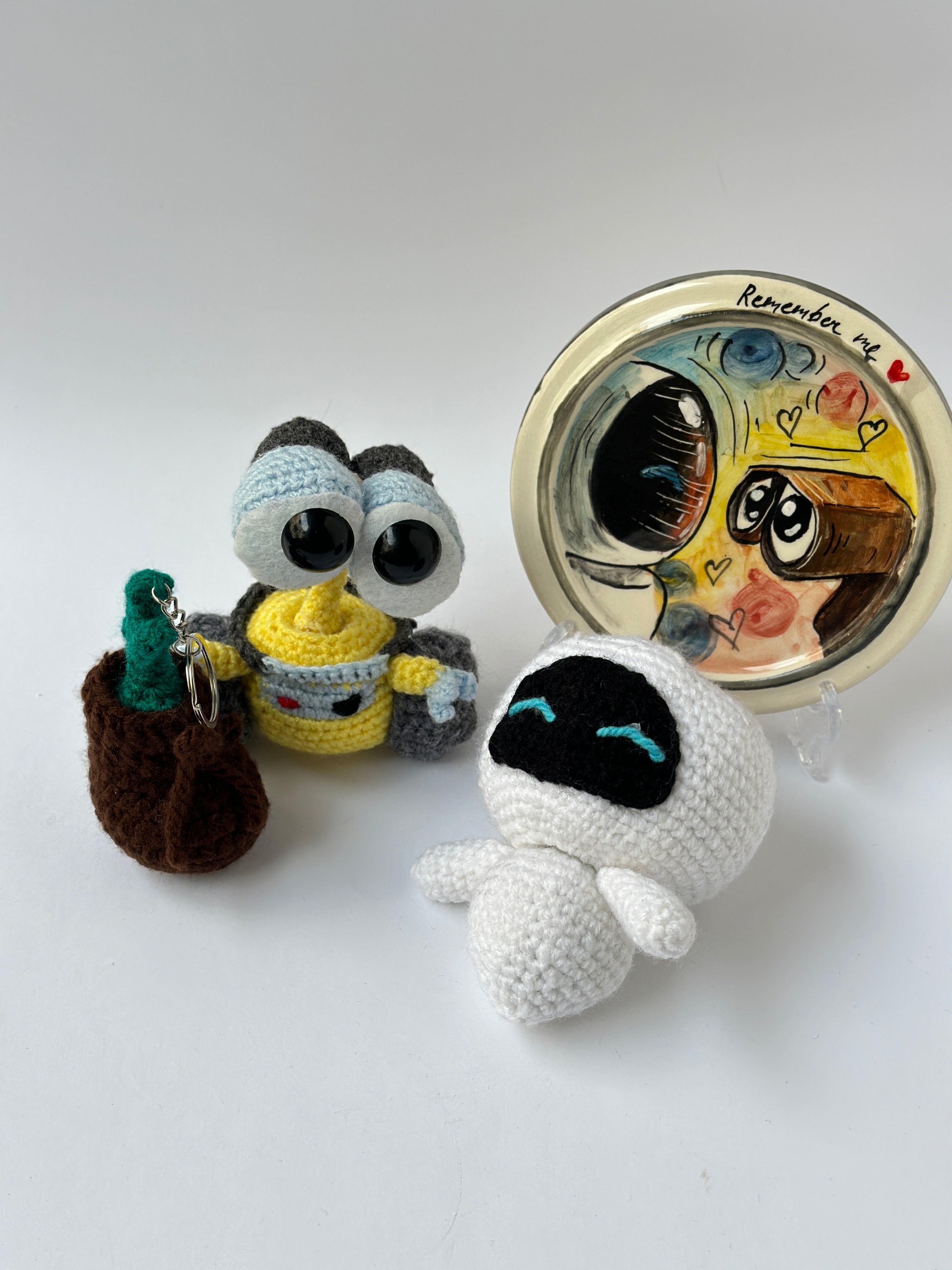 Handmade WALL-E figures ( 
It can be used both as a keychain and as a home décor item