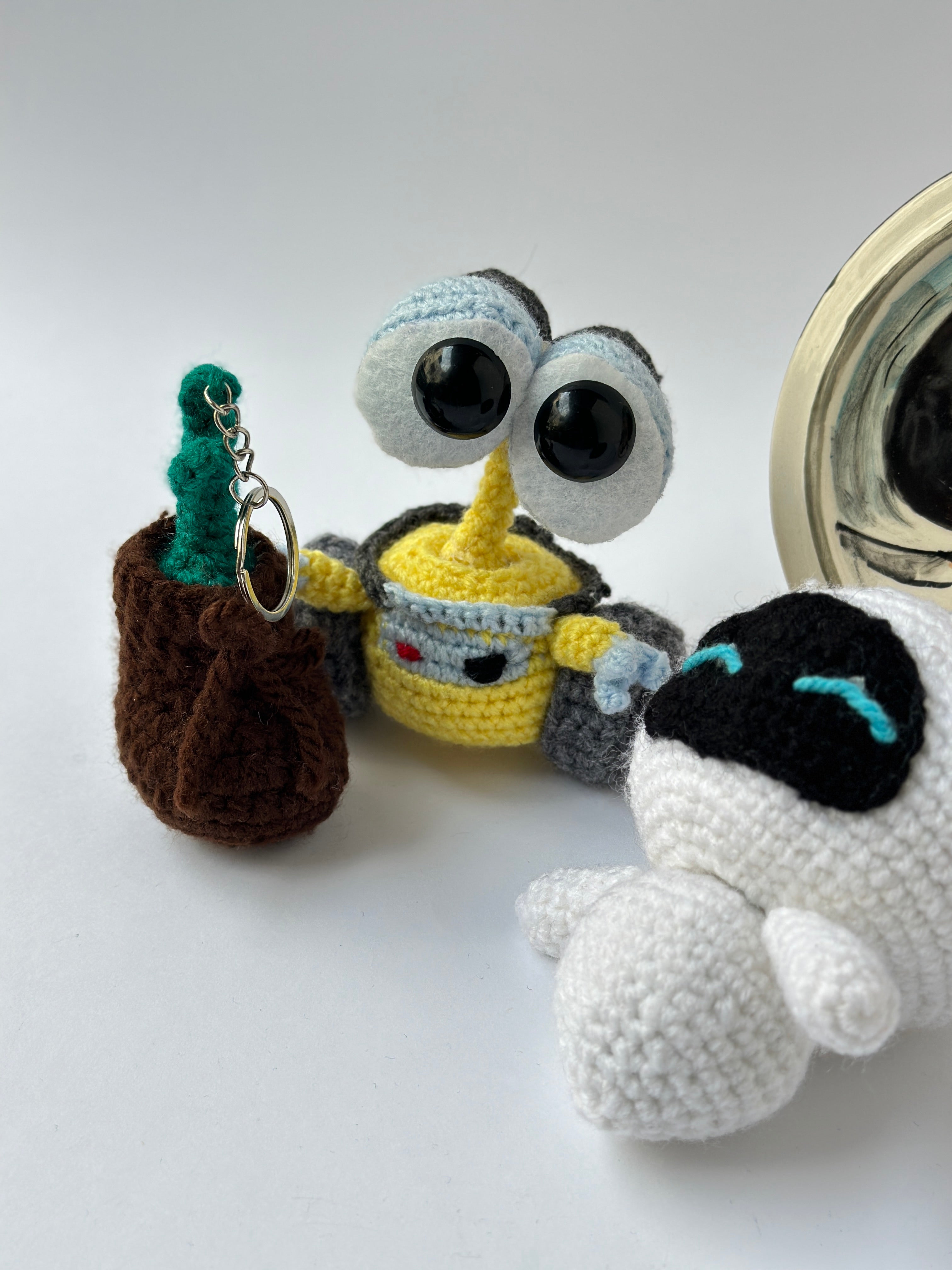 Handmade WALL-E figures ( 
It can be used both as a keychain and as a home décor item