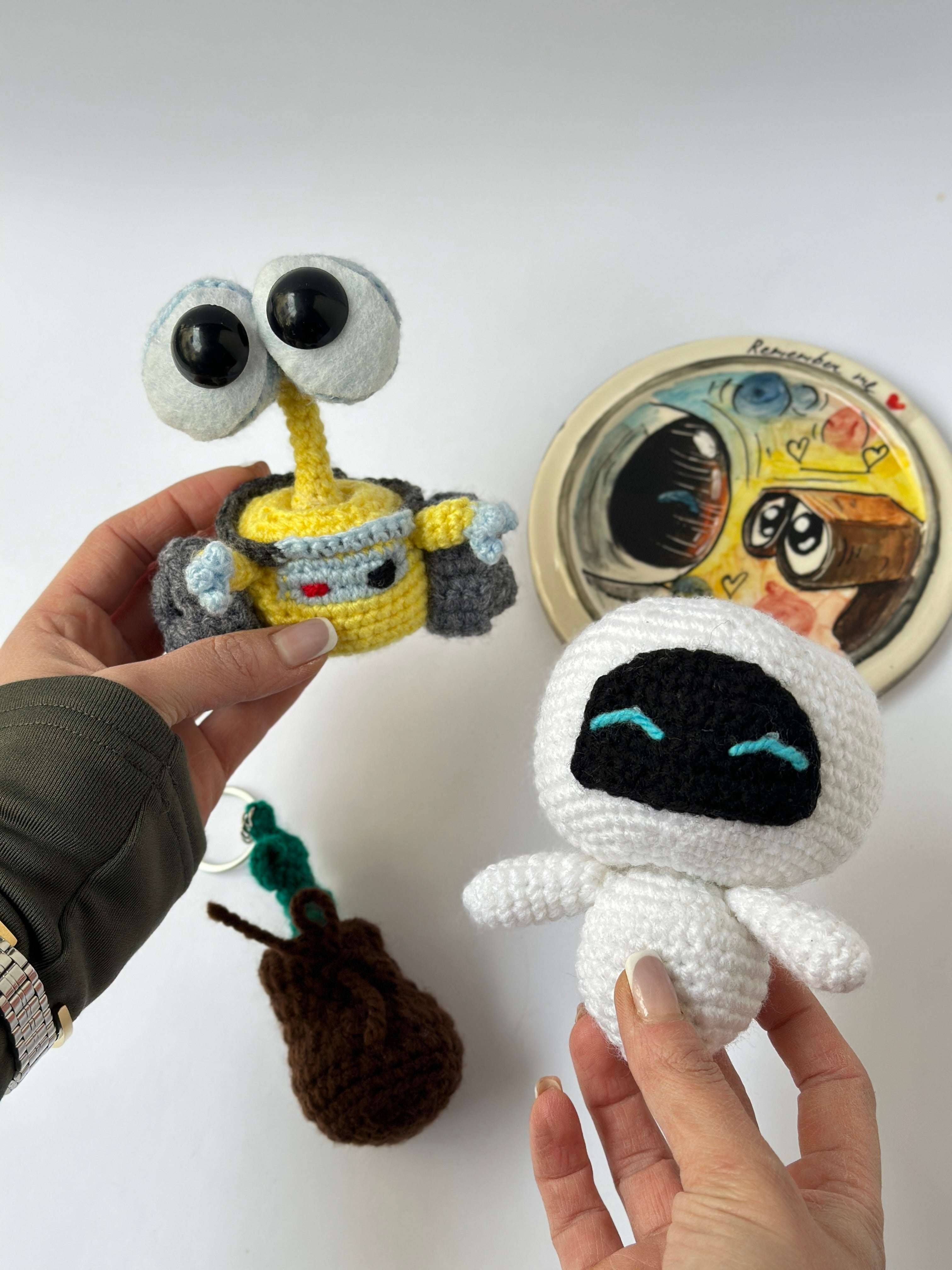 Handmade WALL-E figures ( 
It can be used both as a keychain and as a home décor item