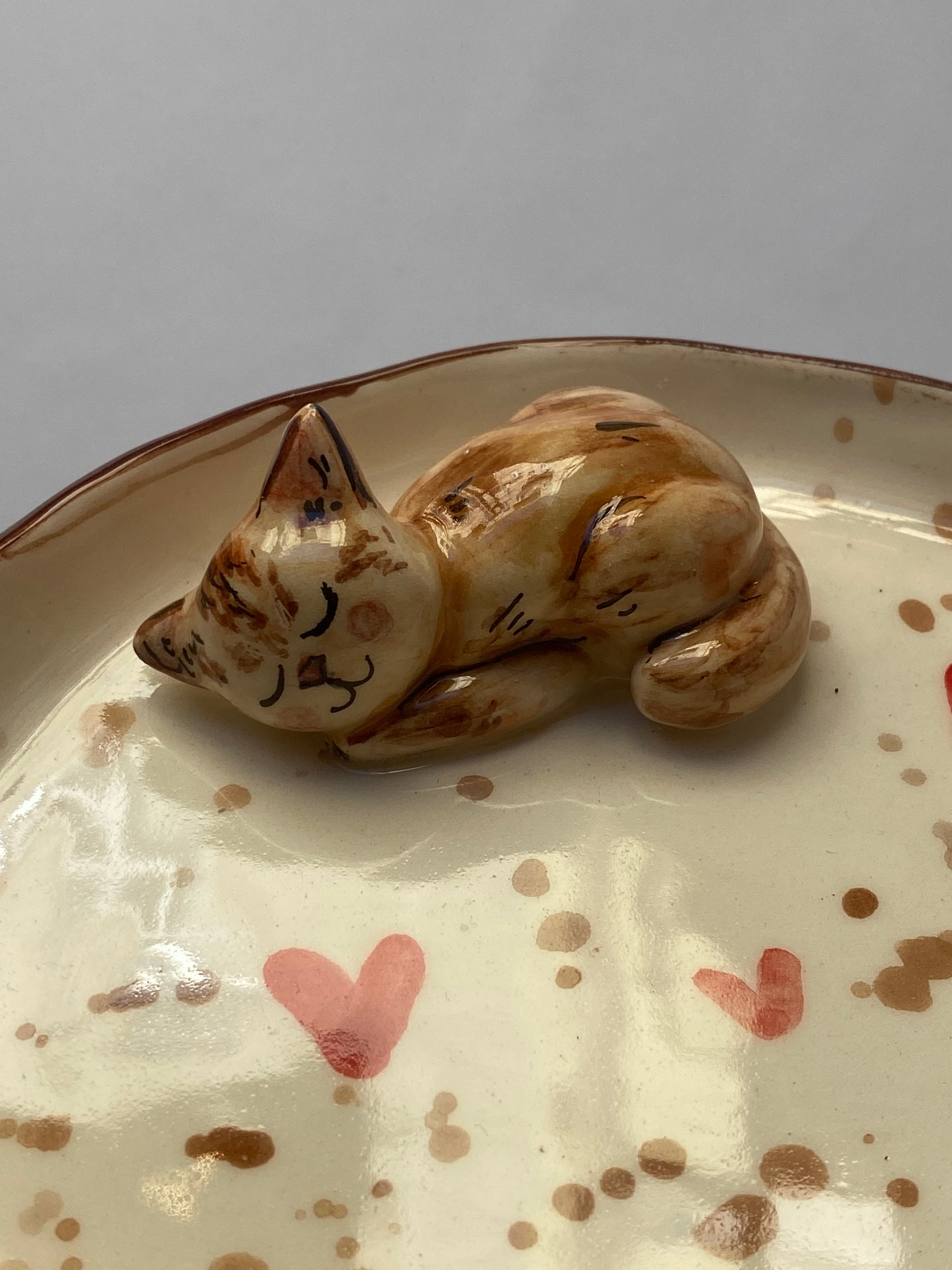 Handmade plate cat