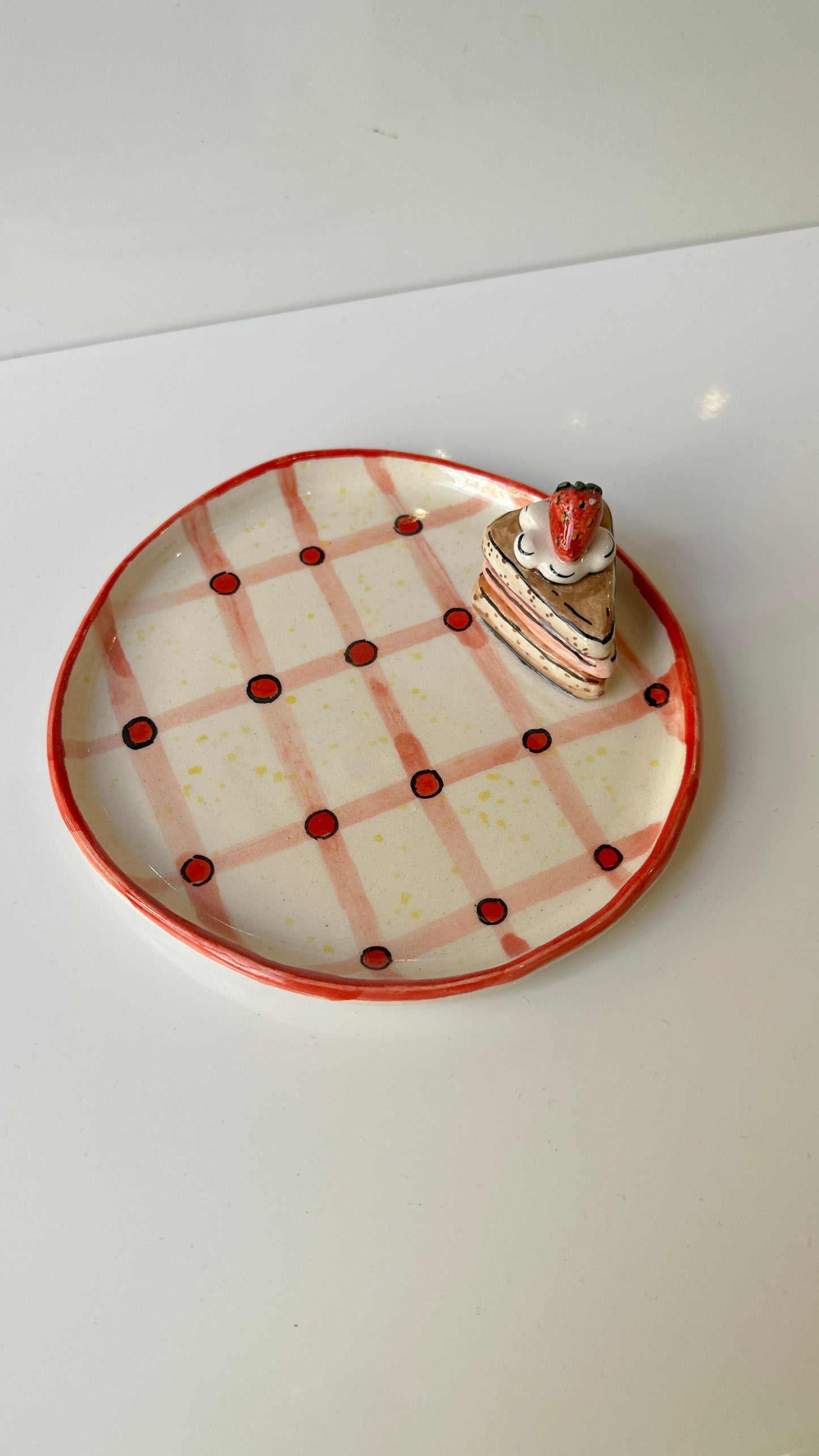 Strawberry cake plate