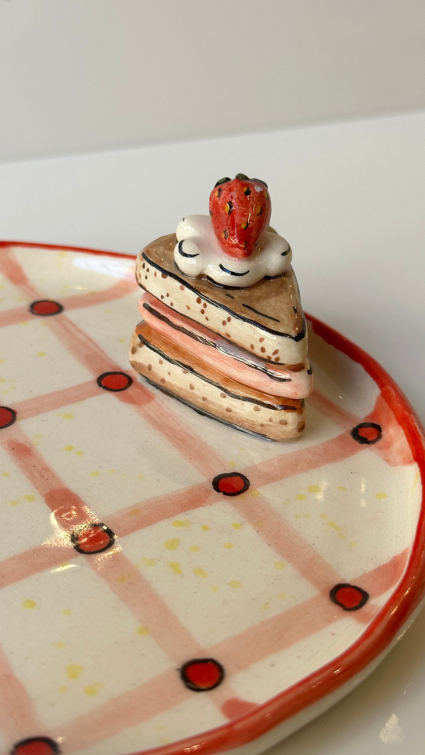 Strawberry cake plate